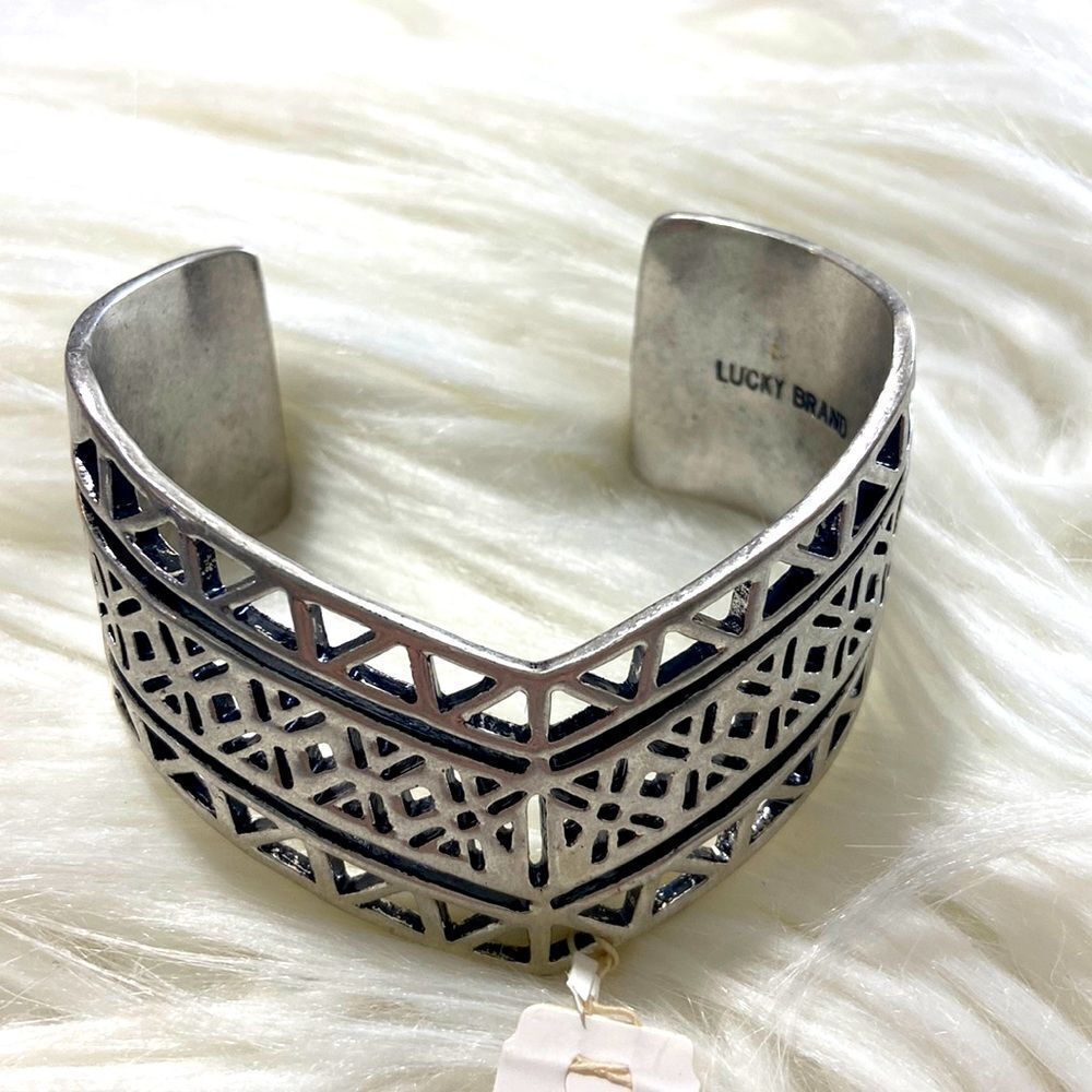 Lucky bracelet retail $55‎